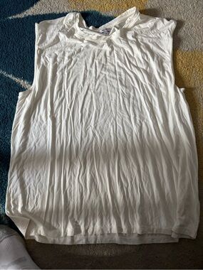 Reitmans White Crewneck Muscle Tee